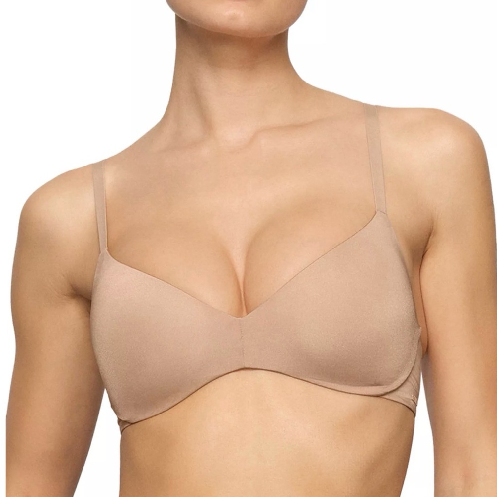 SKIMS NWT {$60} 34DD Wireless Form Push Up Plunge Bra